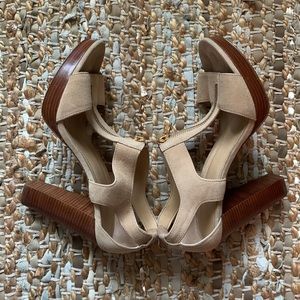 🤎MICHAEL KORS Berkley Tan Suede T Strap Platform Heeled Sandals
